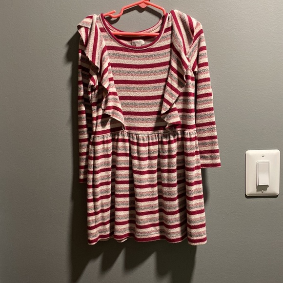 “WORN ONCE” GIRLS DRESS SIZE 4! IN GOOD CONDITION! SMOKE FREE HOME! - Picture 2 of 4